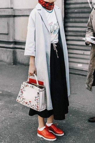 Roten bedruckten Schal kombinieren – 13 Damen Outfits