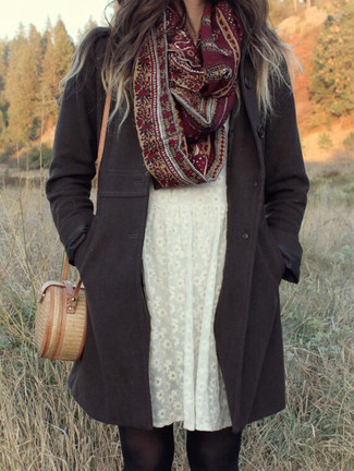 Roten bedruckten Schal kombinieren – 13 Damen Outfits