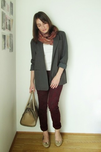Roten bedruckten Schal kombinieren – 13 Damen Outfits
