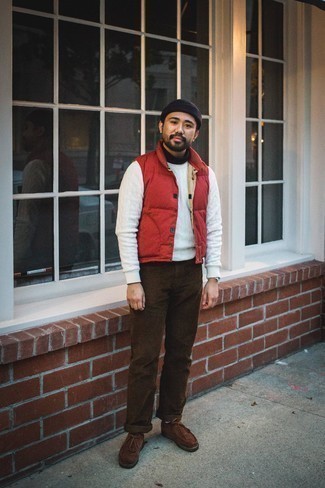 Rote gesteppte ärmellose Jacke kombinieren – 36 Herren Outfits