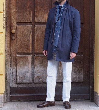 dunkelblauer und weißer bedruckter Schal von Alexander McQueen