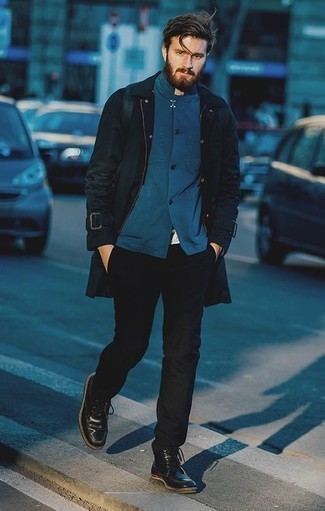Dunkelblaue Shirtjacke kombinieren – 500+ Herren Outfits: Tragen Sie eine dunkelblaue Shirtjacke und eine schwarze Chinohose, um einen modischen Freizeitlook zu kreieren. Eine schwarze Lederfreizeitstiefel sind eine ideale Wahl, um dieses Outfit zu vervollständigen.