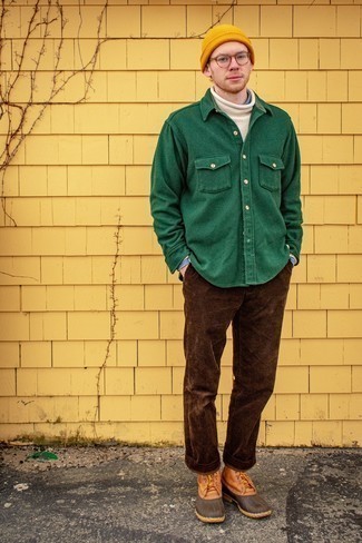 Olivgrünes Wolllangarmhemd kombinieren – 6 Herren Outfits: Vereinigen Sie ein olivgrünes Wolllangarmhemd mit einem dunkelgrünen Wolllangarmhemd für einen bequemen Alltags-Look. Fühlen Sie sich ideenreich? Entscheiden Sie sich für rotbraunen Lederwinterschuhe.