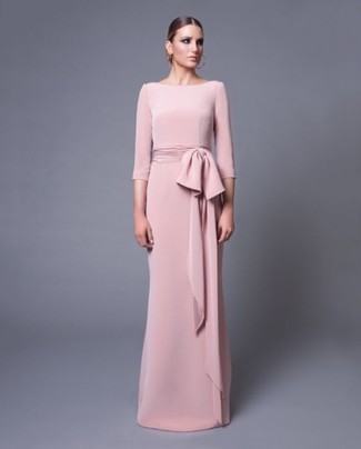 Rosa Ballkleid kombinieren – 28 Damen Outfits: Erwägen Sie das Tragen von einem rosa Ballkleid für einen stilvollen, eleganten Look.
