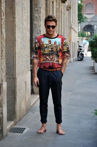 rotes bedrucktes T-Shirt mit einem Rundhalsausschnitt von Versace Collection