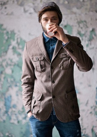 Braunes Cordsakko kombinieren – 84 Herren Outfits: Kombinieren Sie ein braunes Cordsakko mit dunkelblauen Jeans, wenn Sie einen gepflegten und stylischen Look wollen.