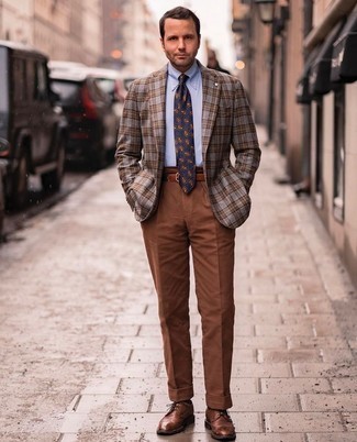 Dunkelblaue Krawatte mit Paisley-Muster kombinieren – 134 Herren Outfits: Paaren Sie ein braunes Wollsakko mit Schottenmuster mit einer dunkelblauen Krawatte mit Paisley-Muster für eine klassischen und verfeinerte Silhouette. Ergänzen Sie Ihr Look mit braunen Leder Brogues.
