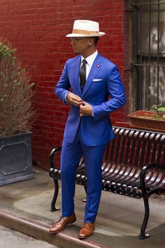 Seidekrawatte kombinieren – 244 Herren Outfits: Paaren Sie ein blaues Sakko mit einer Seidekrawatte, um vor Klasse und Perfektion zu strotzen. Fühlen Sie sich mutig? Entscheiden Sie sich für beige Leder Derby Schuhe.