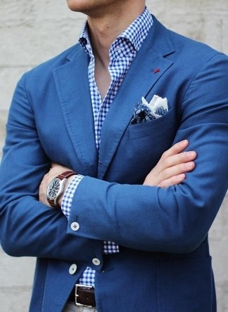 Weißes und lila Businesshemd mit Vichy-Muster kombinieren – 228 Herren Outfits: Erwägen Sie das Tragen von einem weißen und lila Businesshemd mit Vichy-Muster und einer grauen Anzughose für eine klassischen und verfeinerte Silhouette.