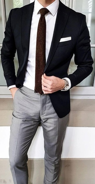 30 Jährige: Welche Anzughosen mit schwarzen und weißen Sakkos zu tragen – 202 Elegante Herren Outfits: Entscheiden Sie sich für einen klassischen Stil in einem schwarzen und weißen Sakko und einer Anzughose.