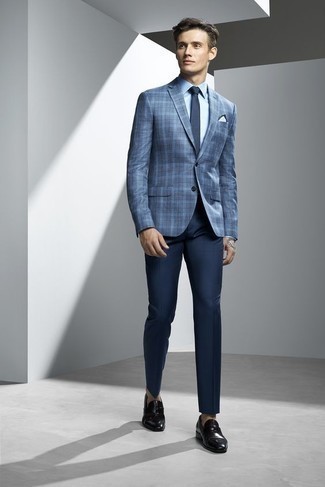 Blaues Sakko mit Schottenmuster kombinieren – 356 Herren Outfits: Tragen Sie ein blaues Sakko mit Schottenmuster und eine dunkelblaue Anzughose, um vor Klasse und Perfektion zu strotzen. Ergänzen Sie Ihr Look mit schwarzen Leder Slippern.