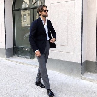 Wie Sakko mit Oxford Schuhe zu kombinieren – 500+ Herren Outfits: Vereinigen Sie ein Sakko mit einer grauen Anzughose für eine klassischen und verfeinerte Silhouette. Oxford Schuhe sind eine perfekte Wahl, um dieses Outfit zu vervollständigen.