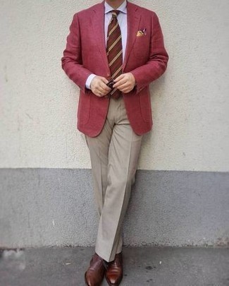 Dunkelbraune horizontal gestreifte Krawatte kombinieren – 172 Herren Outfits: Vereinigen Sie ein rotes Sakko mit einer dunkelbraunen horizontal gestreiften Krawatte für einen stilvollen, eleganten Look. Braune Leder Oxford Schuhe sind eine gute Wahl, um dieses Outfit zu vervollständigen.