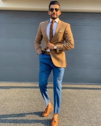 30 Jährige: Welche Sakkos mit rotbrauner Slipper mit Quasten zu tragen – 500+ Herren Outfits: Kombinieren Sie ein Sakko mit einer blauen Anzughose, um vor Klasse und Perfektion zu strotzen. Dieses Outfit passt hervorragend zusammen mit rotbraunen Slippern mit Quasten.