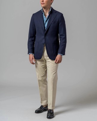 Welche Slipper mit blauen Businesshemdes zu tragen – 462 Herren Outfits: Entscheiden Sie sich für ein blaues Businesshemd und eine hellbeige Anzughose, um vor Klasse und Perfektion zu strotzen. Fühlen Sie sich mutig? Vervollständigen Sie Ihr Outfit mit Slippern.