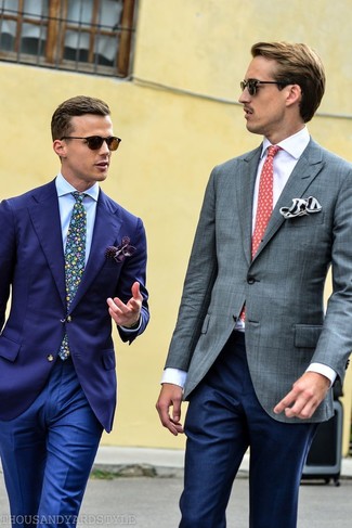 Dunkelblaue Krawatte mit Blumenmuster kombinieren – 88 Herren Outfits: Kombinieren Sie ein dunkelblaues Sakko mit einer dunkelblauen Krawatte mit Blumenmuster, um vor Klasse und Perfektion zu strotzen.