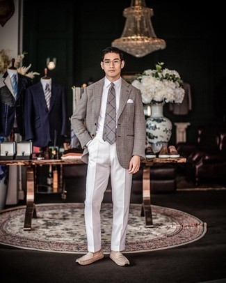 Mokassins kombinieren – 375 Herren Outfits: Tragen Sie ein graues Sakko mit Schottenmuster und eine weiße Anzughose für einen stilvollen, eleganten Look. Fühlen Sie sich ideenreich? Entscheiden Sie sich für Mokassins.