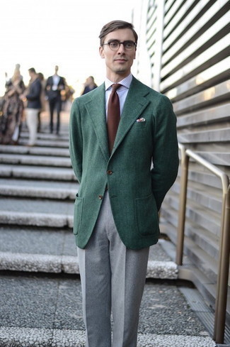 Graue Wollanzughose kombinieren – 500+ Herren Outfits: Entscheiden Sie sich für ein dunkelgrünes Wollsakko und eine graue Wollanzughose für eine klassischen und verfeinerte Silhouette.