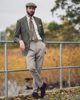 Olivgrüne Schiebermütze kombinieren – 40 Herren Outfits: Entscheiden Sie sich für ein olivgrünes Wollsakko mit Schottenmuster und eine olivgrüne Schiebermütze für einen entspannten Wochenend-Look. Ergänzen Sie Ihr Outfit mit dunkelbraunen Wildleder Oxford Schuhen, um Ihr Modebewusstsein zu zeigen.
