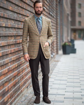 30 Jährige: Dunkelblaue bedruckte Krawatte kombinieren – 302 Elegante Herren Outfits: Kombinieren Sie ein beige Sakko mit Hahnentritt-Muster mit einer dunkelblauen bedruckten Krawatte für eine klassischen und verfeinerte Silhouette. Schalten Sie Ihren Kleidungsbestienmodus an und machen dunkelbraunen Wildleder Oxford Schuhe zu Ihrer Schuhwerkwahl.