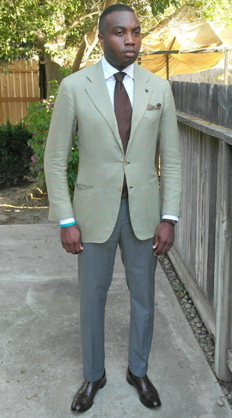 Mintgrünes Sakko kombinieren – 96 Herren Outfits: Kombinieren Sie ein mintgrünes Sakko mit einer grauen Anzughose, um vor Klasse und Perfektion zu strotzen. Dieses Outfit passt hervorragend zusammen mit dunkelbraunen Leder Oxford Schuhen.