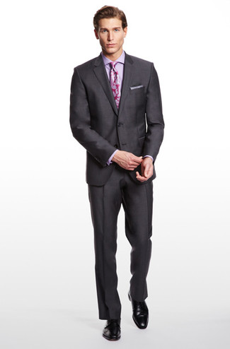 Rosa Krawatte kombinieren – 123 Herren Outfits: Entscheiden Sie sich für ein dunkelgraues Sakko und eine rosa Krawatte, um vor Klasse und Perfektion zu strotzen. Suchen Sie nach leichtem Schuhwerk? Ergänzen Sie Ihr Outfit mit schwarzen Leder Derby Schuhen für den Tag.