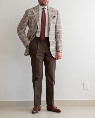 Braune Strick Krawatte kombinieren – 135 Herren Outfits: Kombinieren Sie ein braunes Sakko mit Schottenmuster mit einer braunen Strick Krawatte für eine klassischen und verfeinerte Silhouette. Komplettieren Sie Ihr Outfit mit braunen Doppelmonks aus Leder.