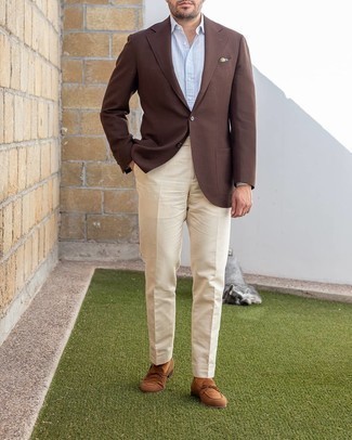 30 Jährige: Braune Wildleder Slipper kombinieren – 500+ Herren Outfits: Entscheiden Sie sich für ein braunes Wollsakko und eine hellbeige Anzughose für eine klassischen und verfeinerte Silhouette. Braune Wildleder Slipper sind eine perfekte Wahl, um dieses Outfit zu vervollständigen.
