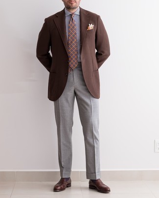 Vertikal gestreiftes Businesshemd kombinieren – 500+ Elegante Herren Outfits: Paaren Sie ein vertikal gestreiftes Businesshemd mit einer grauen Anzughose, um vor Klasse und Perfektion zu strotzen. Komplettieren Sie Ihr Outfit mit dunkelbraunen Leder Slippern.
