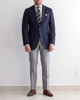 30 Jährige: Dunkelgrüne Krawatte kombinieren – 397 Sommer Herren Outfits: Vereinigen Sie ein dunkelblaues Sakko mit einer dunkelgrünen Krawatte, um vor Klasse und Perfektion zu strotzen. Fühlen Sie sich ideenreich? Vervollständigen Sie Ihr Outfit mit dunkelbraunen Doppelmonks aus Leder. Dieses Outfit ist super für den Sommer und gefallen uns sehr gut.