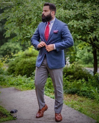 Rote Krawatte kombinieren – 500+ Herren Outfits: Entscheiden Sie sich für ein dunkelblaues Sakko und eine rote Krawatte, um vor Klasse und Perfektion zu strotzen. Fühlen Sie sich ideenreich? Wählen Sie braunen Leder Brogues.