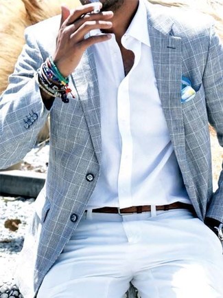 Weißes bedrucktes Einstecktuch kombinieren – 172 Smart-Casual Herren Outfits: Für ein bequemes Couch-Outfit, erwägen Sie das Tragen von einem grauen Sakko mit Schottenmuster und einem weißen bedruckten Einstecktuch.
