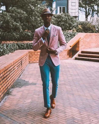 Braunen Strohhut kombinieren – 40 Herren Outfits: Ein rosa Sakko und ein brauner Strohhut sind eine perfekte Outfit-Formel für Ihre Sammlung. Fühlen Sie sich mutig? Vervollständigen Sie Ihr Outfit mit rotbraunen Leder Oxford Schuhen.