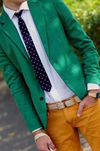 30 Jährige: Gelbgrüne Uhr kombinieren – 492 Sommer Herren Outfits: Für ein bequemes Couch-Outfit, kombinieren Sie ein grünes Sakko mit einer gelbgrünen Uhr. Schon ergibt sich ein tolles Sommer-Outfit.