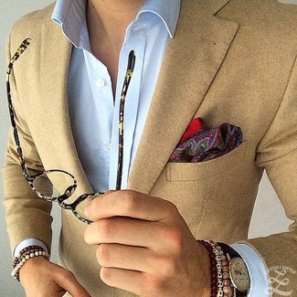 30 Jährige: Braunes Armband kombinieren – 500+ Herren Outfits: Kombinieren Sie ein beige Sakko mit einem braunen Armband für einen entspannten Wochenend-Look.