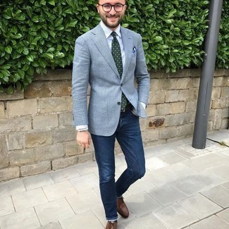 Dunkeltürkise gepunktete Krawatte kombinieren – 70 Herren Outfits: Paaren Sie ein hellblaues Sakko mit einer dunkeltürkisen gepunkteten Krawatte für eine klassischen und verfeinerte Silhouette. Ergänzen Sie Ihr Look mit braunen Leder Oxford Schuhen.