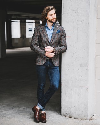 Beige Uhr kombinieren – 500+ Herren Outfits: Kombinieren Sie ein dunkelgraues Sakko mit Schottenmuster mit einer beige Uhr für einen entspannten Wochenend-Look. Vervollständigen Sie Ihr Outfit mit braunen Leder Derby Schuhen, um Ihr Modebewusstsein zu zeigen.
