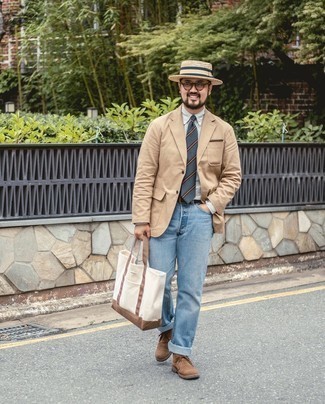 Hut kombinieren – 500+ Herren Outfits: Kombinieren Sie ein beige Baumwollsakko mit einem Hut für einen entspannten Wochenend-Look. Fühlen Sie sich mutig? Wählen Sie braunen Chukka-Stiefel aus Wildleder.