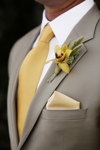 Orange Krawatte kombinieren – 345 Herren Outfits: Kombinieren Sie ein graues Sakko mit einer orange Krawatte für einen stilvollen, eleganten Look.