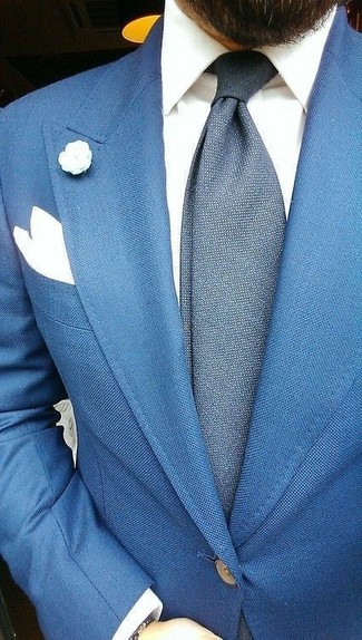 Dunkelblaue Wollkrawatte kombinieren – 28 Herren Outfits: Vereinigen Sie ein blaues Sakko mit einer dunkelblauen Wollkrawatte, um vor Klasse und Perfektion zu strotzen.