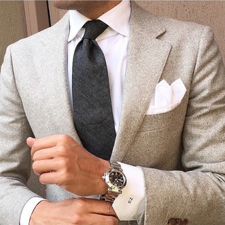 Wie beige Sakko mit weißen Businesshemdes zu kombinieren – 38 Frühling Herren Outfits: Kombinieren Sie ein beige Sakko mit einem weißen Businesshemd für eine klassischen und verfeinerte Silhouette. Dieser Look ist ein perfekter Übergangs-Look.