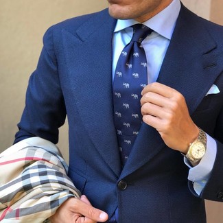 Dunkelblaue und rote bedruckte Krawatte kombinieren – 482 Herren Outfits: Kombinieren Sie ein dunkelblaues Sakko mit einer dunkelblauen und roten bedruckten Krawatte, um vor Klasse und Perfektion zu strotzen.