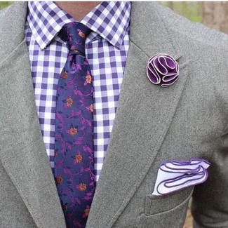 graues Sakko, violettes Businesshemd mit Vichy-Muster, violette Krawatte mit Blumenmuster, weißes Einstecktuch für Herren