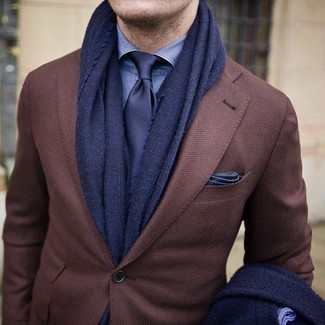 Dunkelbraunes Wollsakko kombinieren – 291 Elegante Herren Outfits: Geben Sie den bestmöglichen Look ab in einem dunkelbraunen Wollsakko und einem blauen Chambray Businesshemd.