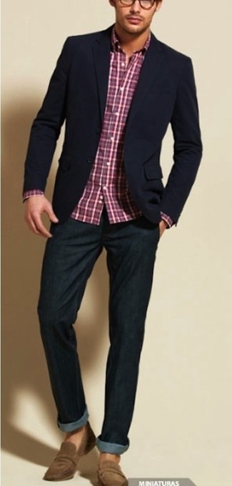 Welche Slipper mit dunkelblauen Sakkos zu tragen – 500+ Herren Outfits: Etwas Einfaches wie die Paarung aus einem dunkelblauen Sakko und dunkelblauen Jeans kann Sie von der Menge abheben. Fühlen Sie sich ideenreich? Entscheiden Sie sich für Slipper.