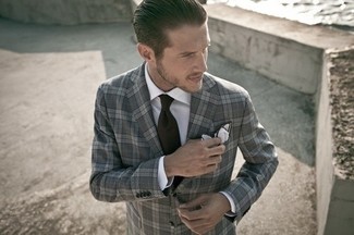 Wie weißes Businesshemd mit grauen Sakkos zu kombinieren – 395 Smart-Casual Herren Outfits: Erwägen Sie das Tragen von einem grauen Sakko und einem weißen Businesshemd, um vor Klasse und Perfektion zu strotzen.
