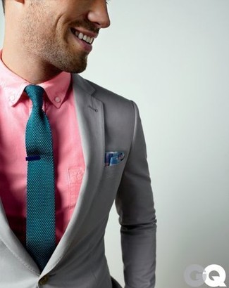 Dunkeltürkise Strick Krawatte kombinieren – 57 Herren Outfits: Erwägen Sie das Tragen von einem grauen Sakko und einer dunkeltürkisen Strick Krawatte, um vor Klasse und Perfektion zu strotzen.