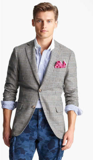 Fuchsia gepunktetes Einstecktuch kombinieren – 10 Herren Outfits: Entscheiden Sie sich für Komfort in einem grauen Sakko mit Schottenmuster und einem fuchsia gepunkteten Einstecktuch.