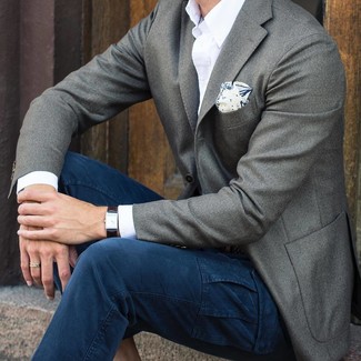 Bedrucktes Einstecktuch kombinieren – 125 Smart-Casual Frühling Herren Outfits: Für ein bequemes Couch-Outfit, paaren Sie ein graues Wollsakko mit einem bedruckten Einstecktuch. Der Look ist mega für den Frühling.