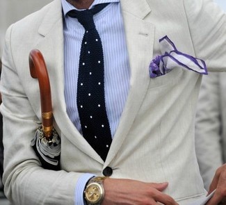 Weißes und violettes Einstecktuch kombinieren – 500+ Herren Outfits: Kombinieren Sie ein hellbeige Sakko mit einem weißen und violetten Einstecktuch für einen entspannten Wochenend-Look.